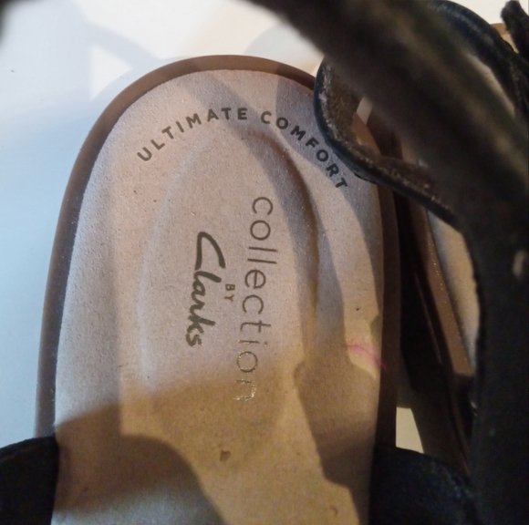 Clark's Black and Snake Print Size 8M Strappy Sandals.   FF214 - Picture 2 of 5